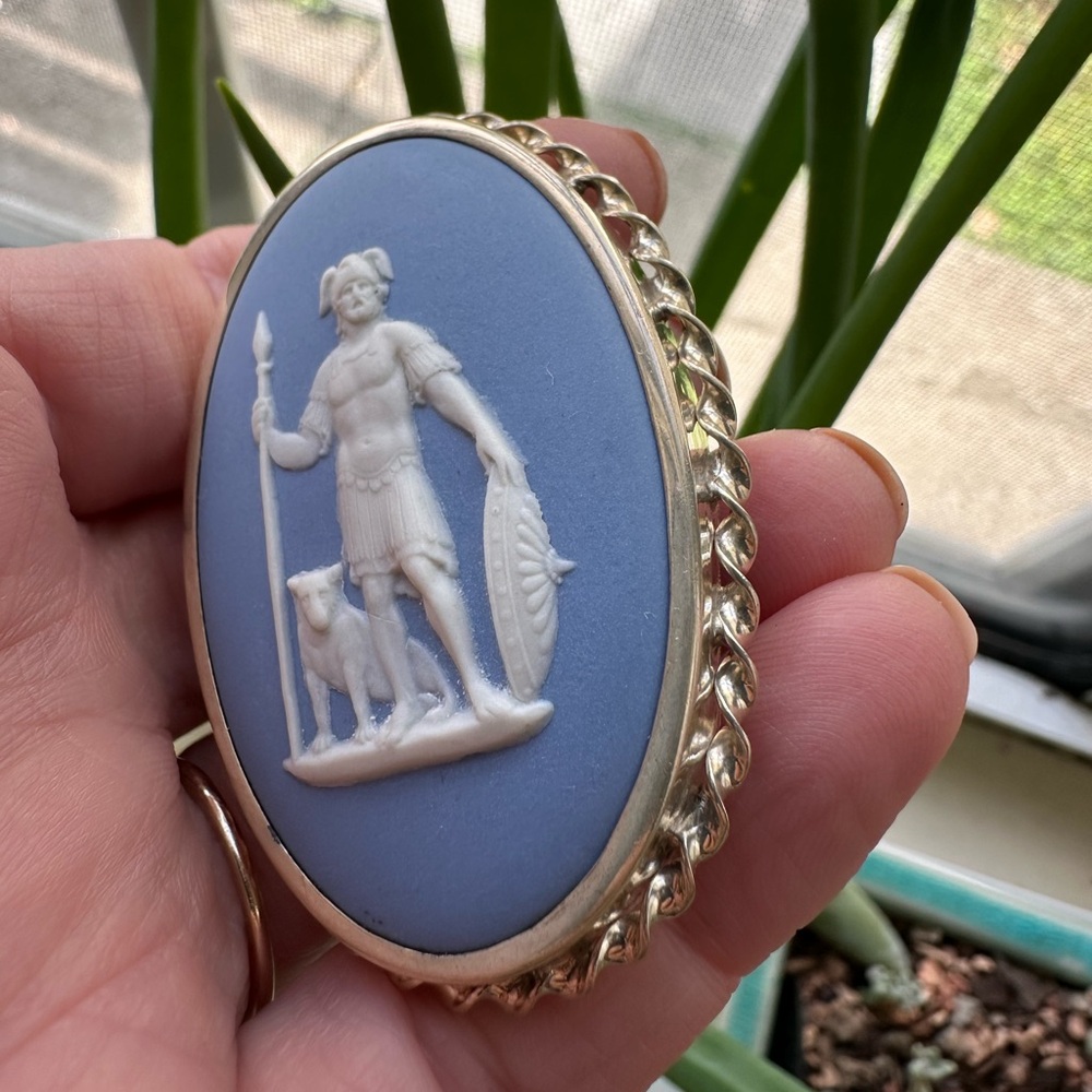 Large Vintage Wedgwood Jasperware Brooch Aries God of war on blue background - Picture 2 of 14